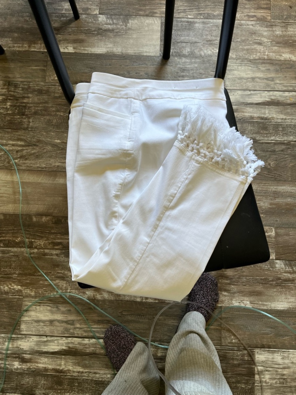 Chico's White Cropped Jeans with Fringe Hem